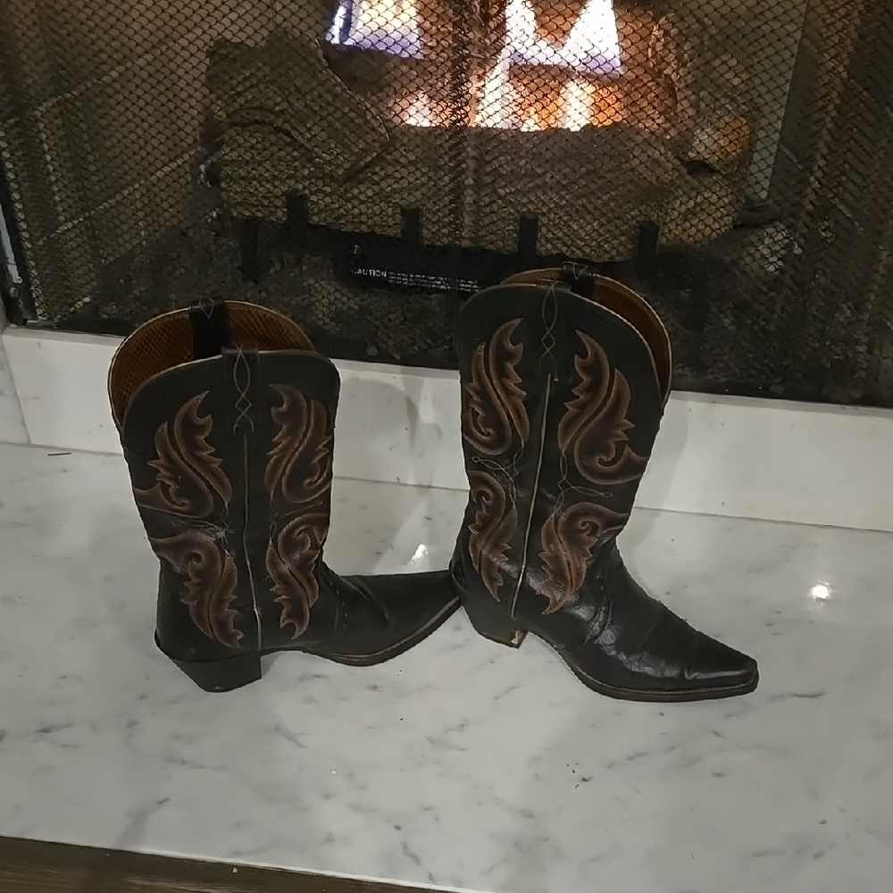 Black Leather Cowboy Boots with Brown Embroidery ARIAT Size 7.5 womens so 🥰